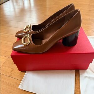 SALVATORE FERRAGAMO Elegant Brown Block Heel Pumps